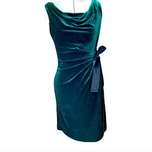 Just Taylor Emerald Green Velvet Sleeveless Occasion Dress Size 6